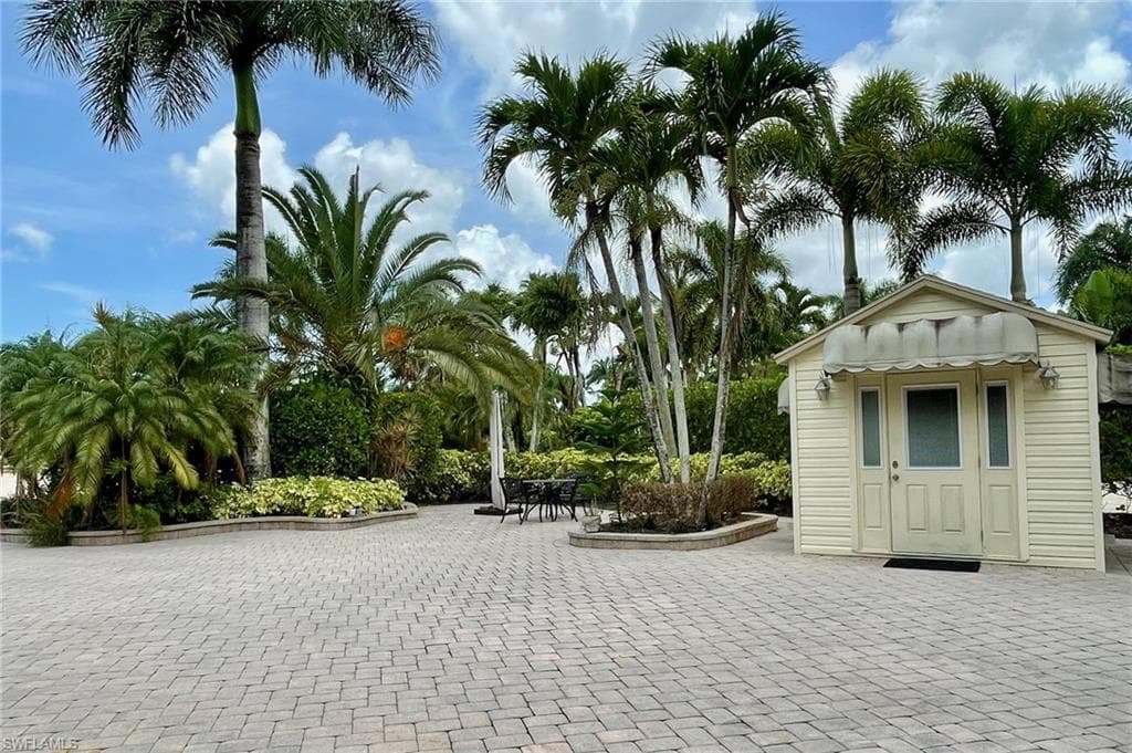 4928 Coach Ln, Naples, FL 34114-5
