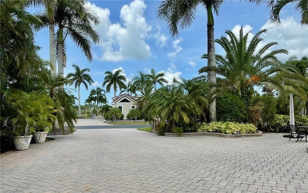 4928 Coach Ln, Naples, FL 34114-6