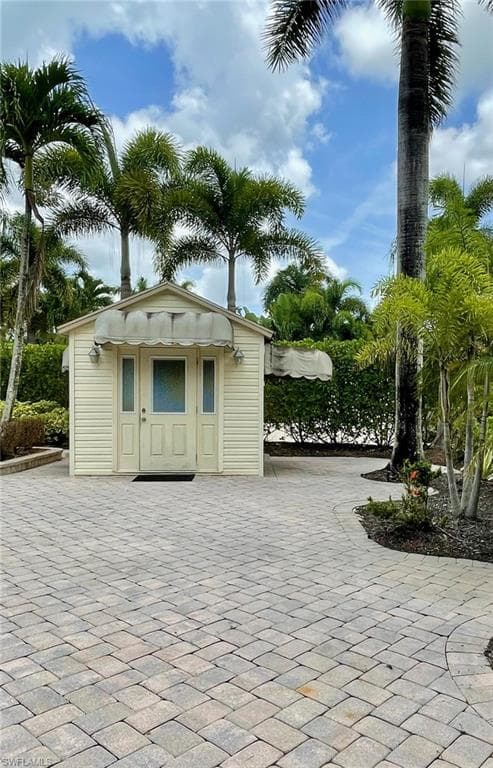 4928 Coach Ln, Naples, FL 34114-7