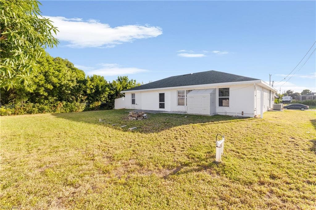 3320 11th Ave, Cape Coral, FL 33914-23