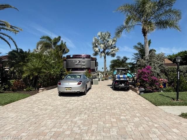4593 Southern Breeze Dr, Naples, FL 34114-1