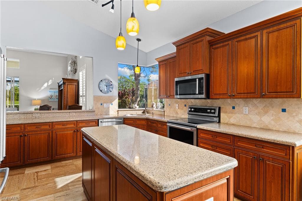 1845 Pondside Ln, Naples, FL 34109-20