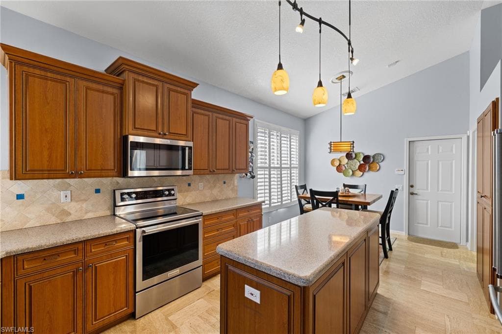 1845 Pondside Ln, Naples, FL 34109-21