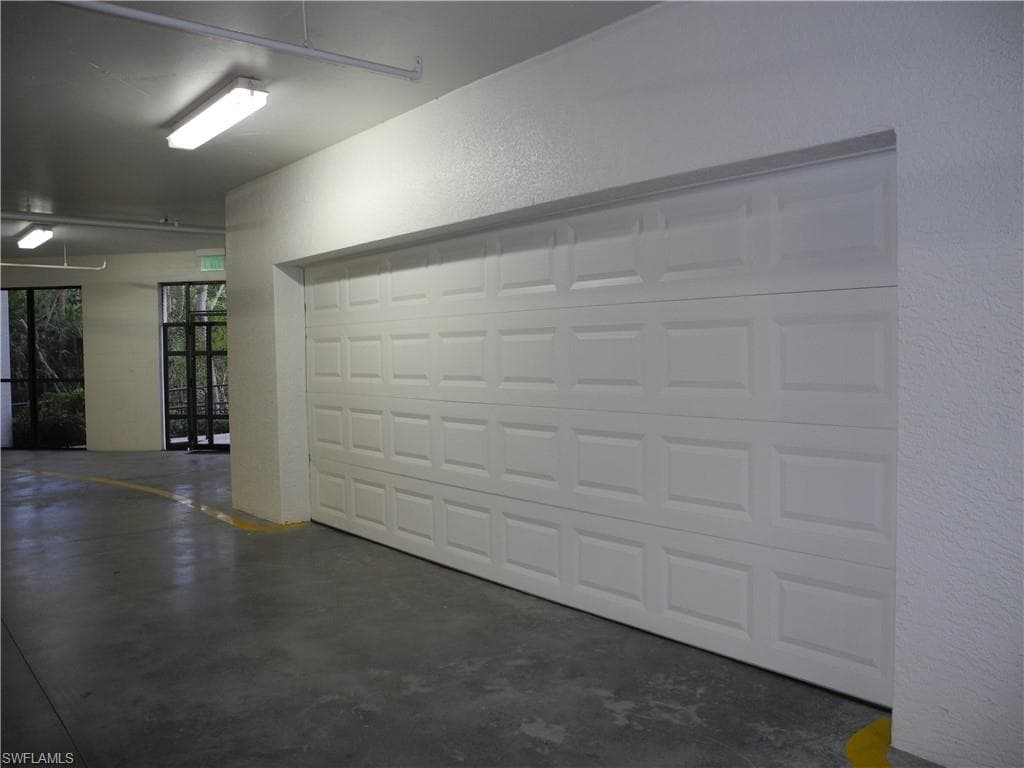 445 Cove Tower Dr 1702, Naples, FL 34110-8