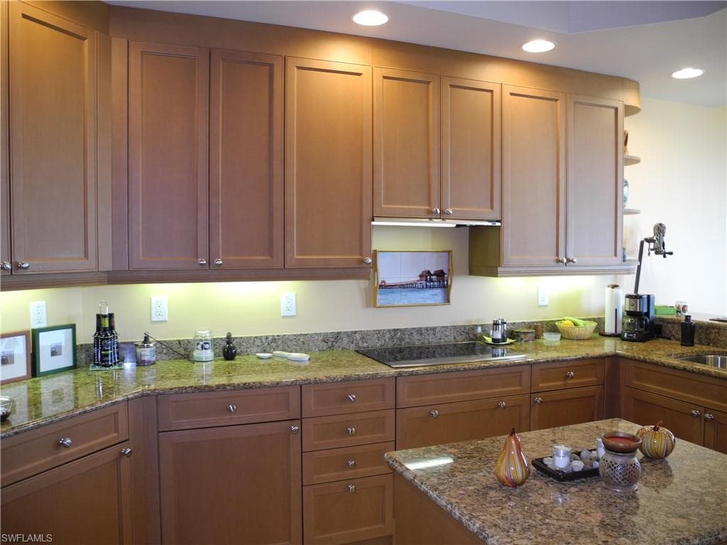 445 Cove Tower Dr 1702, Naples, FL 34110-12