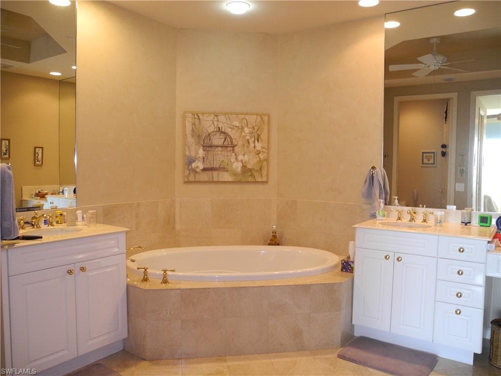 445 Cove Tower Dr 1702, Naples, FL 34110-18