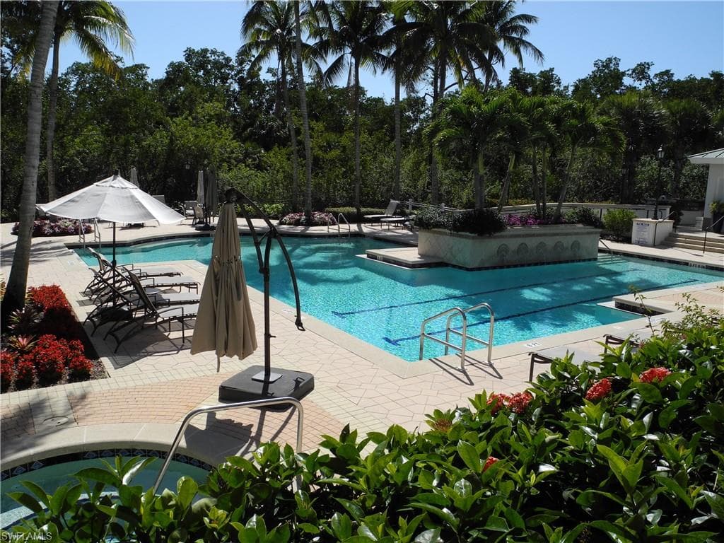 445 Cove Tower Dr 1702, Naples, FL 34110-25