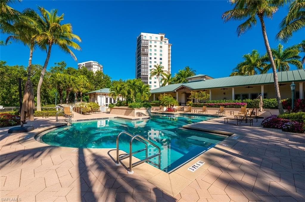 445 Cove Tower Dr 1702, Naples, FL 34110-26