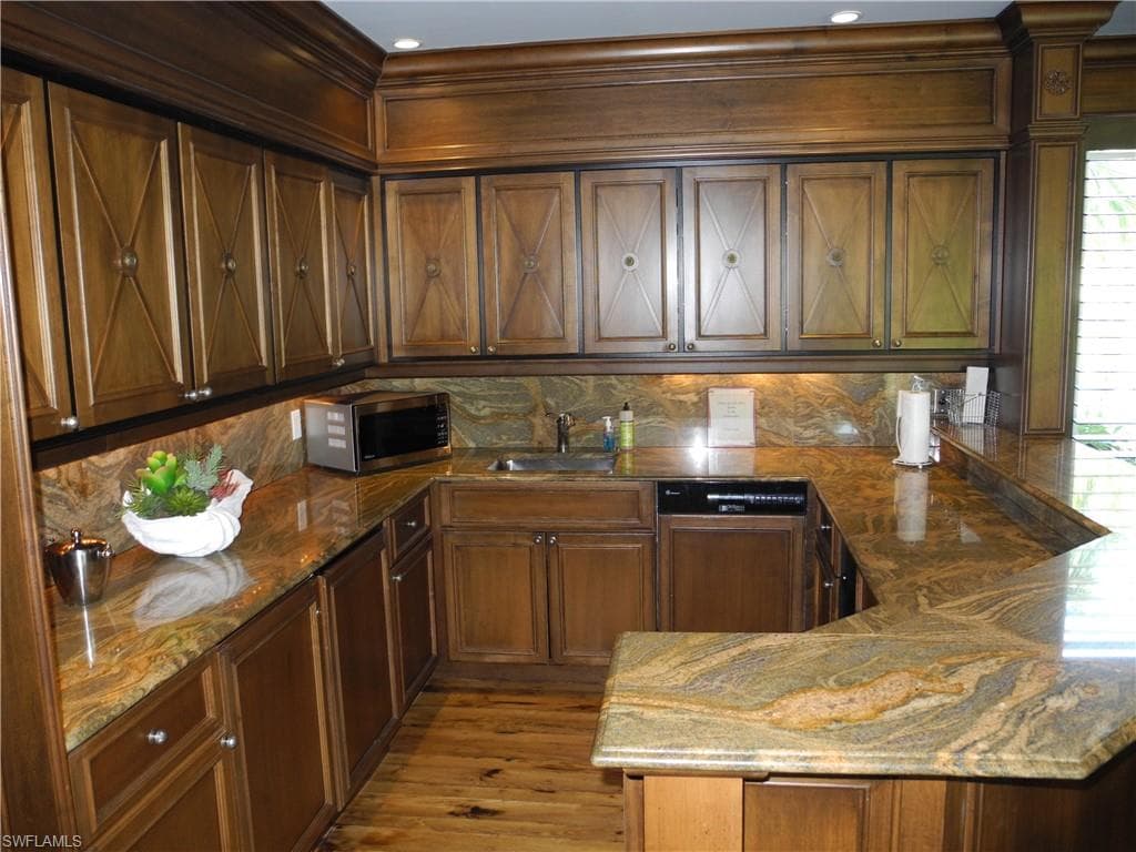 445 Cove Tower Dr 1702, Naples, FL 34110-34