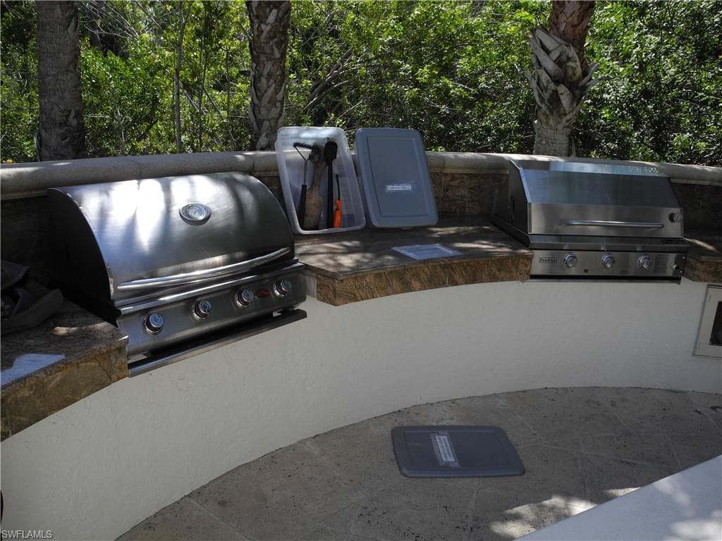 445 Cove Tower Dr 1702, Naples, FL 34110-38