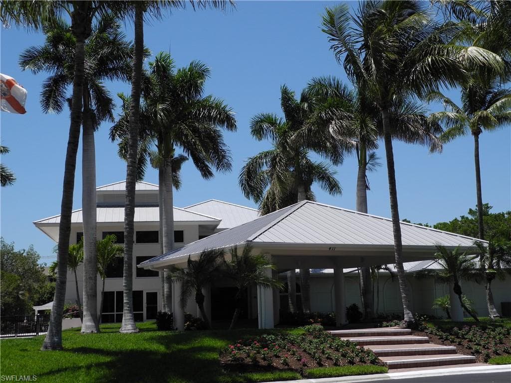 445 Cove Tower Dr 1702, Naples, FL 34110-39