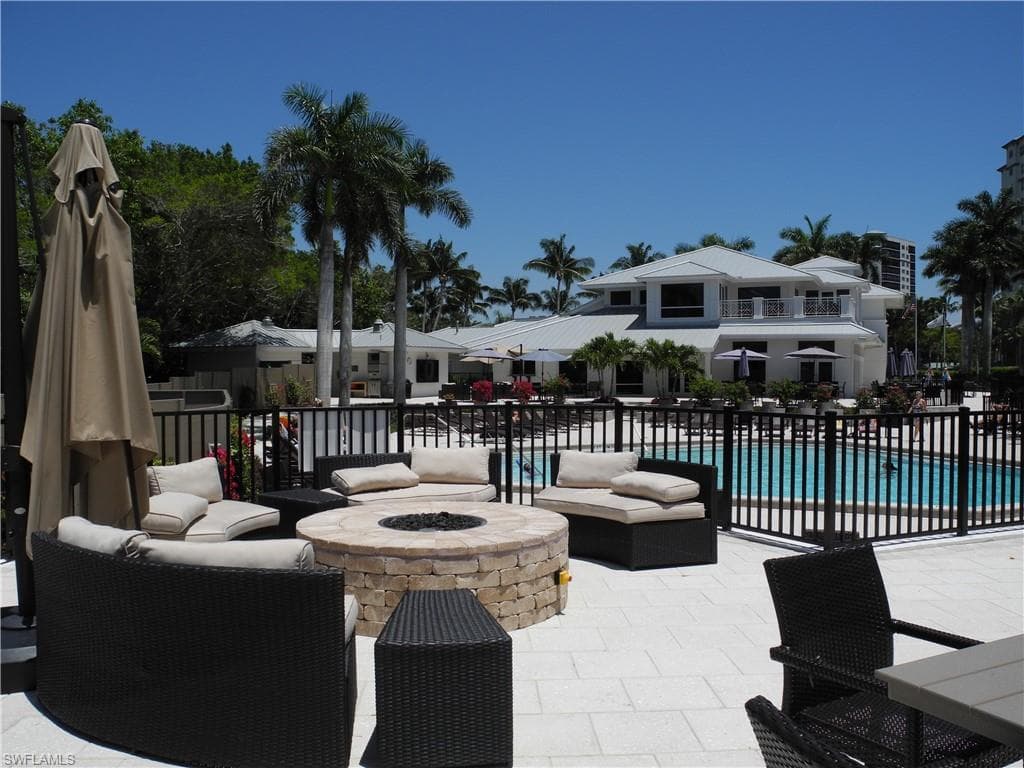 445 Cove Tower Dr 1702, Naples, FL 34110-40