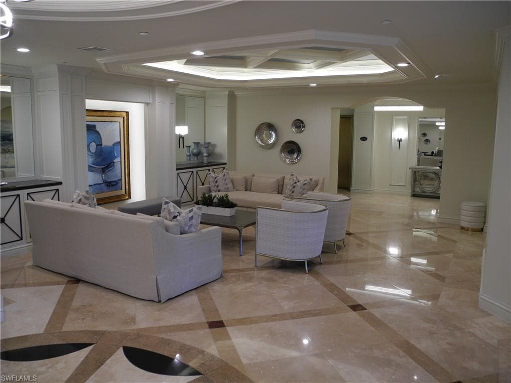 445 Cove Tower Dr 1702, Naples, FL 34110-5