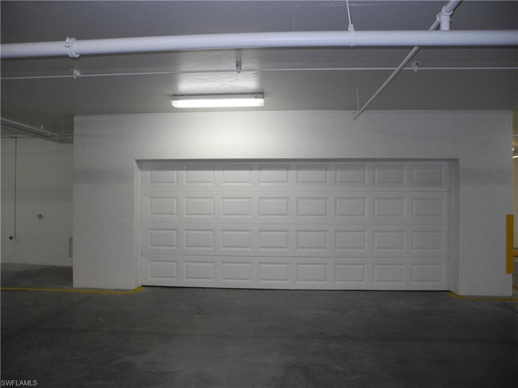 445 Cove Tower Dr 1702, Naples, FL 34110-7