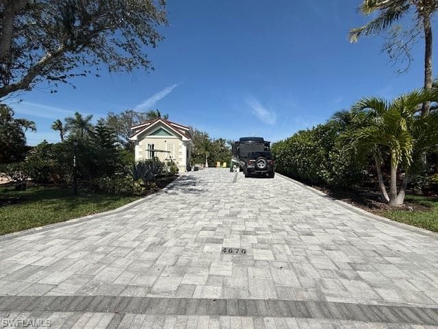 4670 Southern Breeze Dr, Naples, FL 34114-1