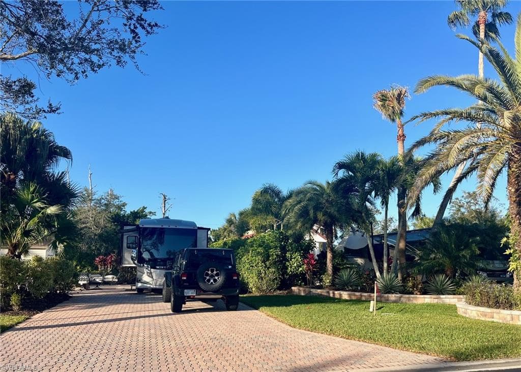 4694 Southern Breeze Dr, Naples, FL 34114-3