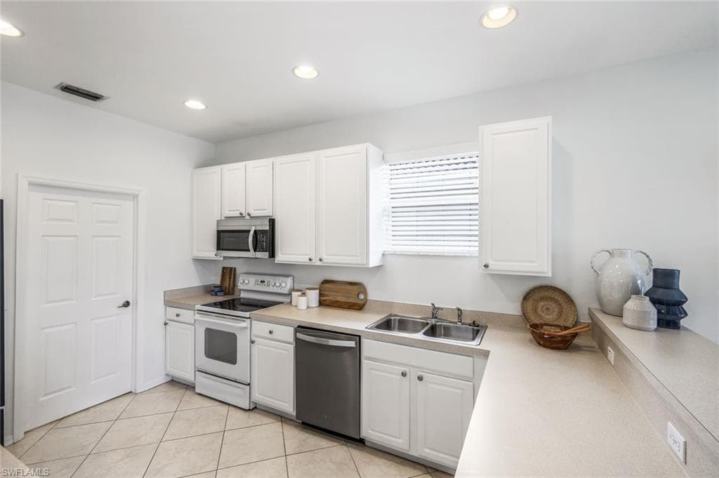 5576 Lago Villaggio Way, Naples, FL 34104-11