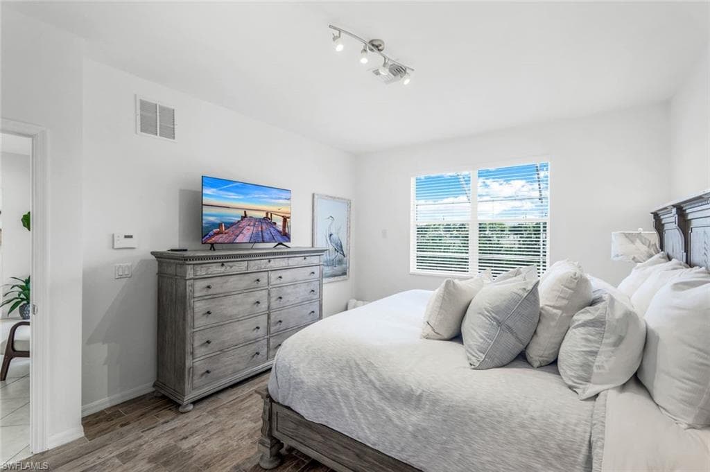 5576 Lago Villaggio Way, Naples, FL 34104-13