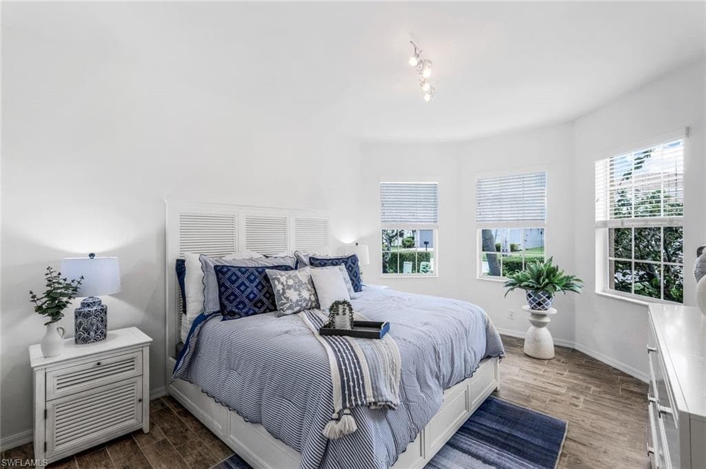 5576 Lago Villaggio Way, Naples, FL 34104-16