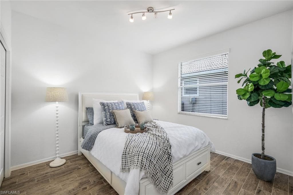 5576 Lago Villaggio Way, Naples, FL 34104-17