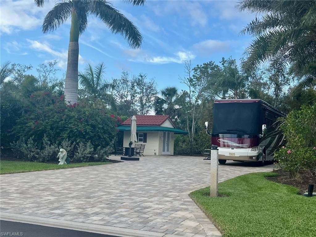 4710 Southern Breeze Dr, Naples, FL 34114-2