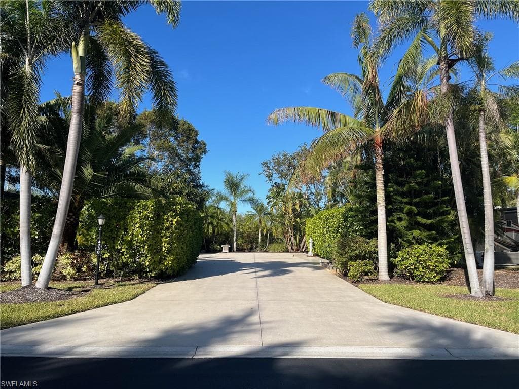 4730 Southern Breeze Dr, Naples, FL 34114-1