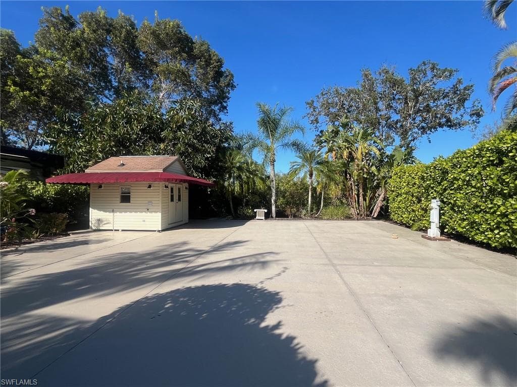 4730 Southern Breeze Dr, Naples, FL 34114-2