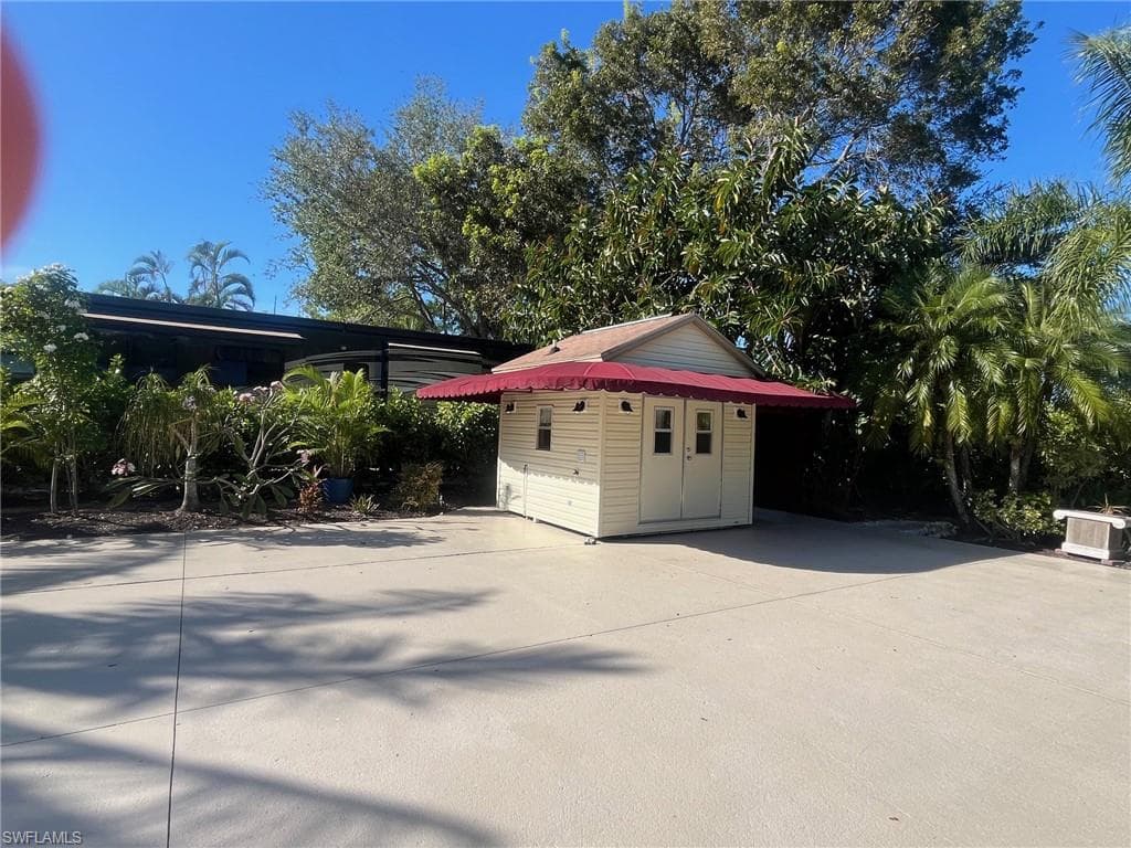 4730 Southern Breeze Dr, Naples, FL 34114-3