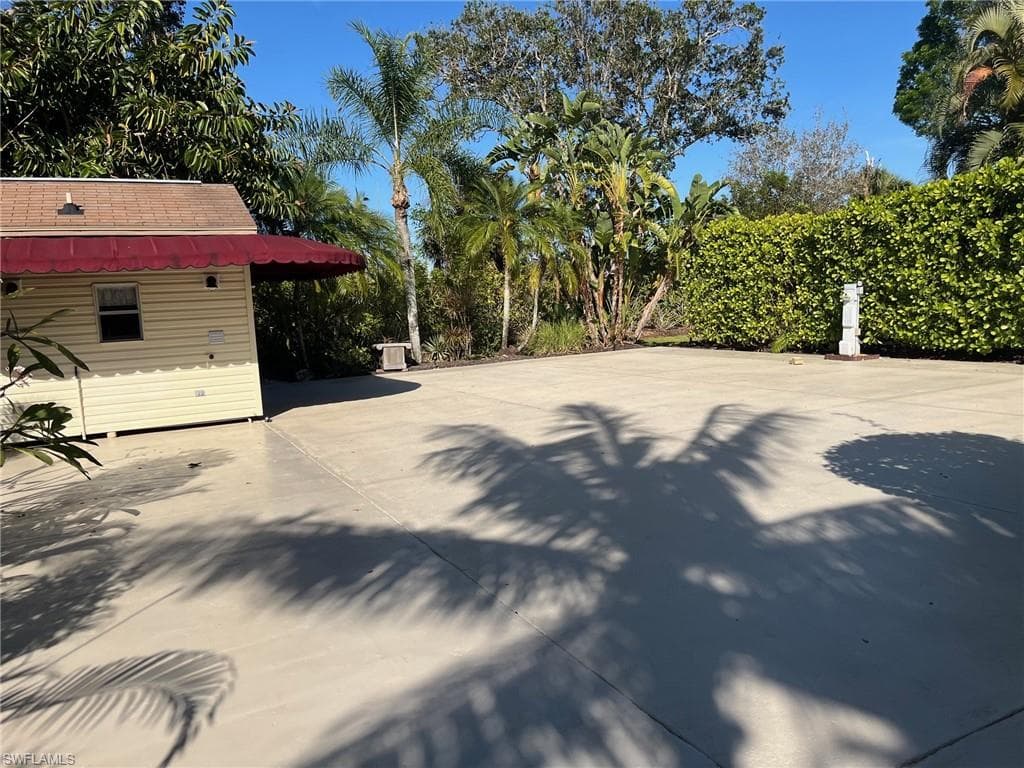 4730 Southern Breeze Dr, Naples, FL 34114-4