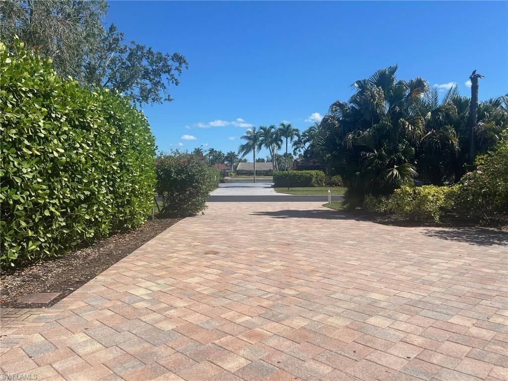 4750 Southern Breeze Dr, Naples, FL 34114-1