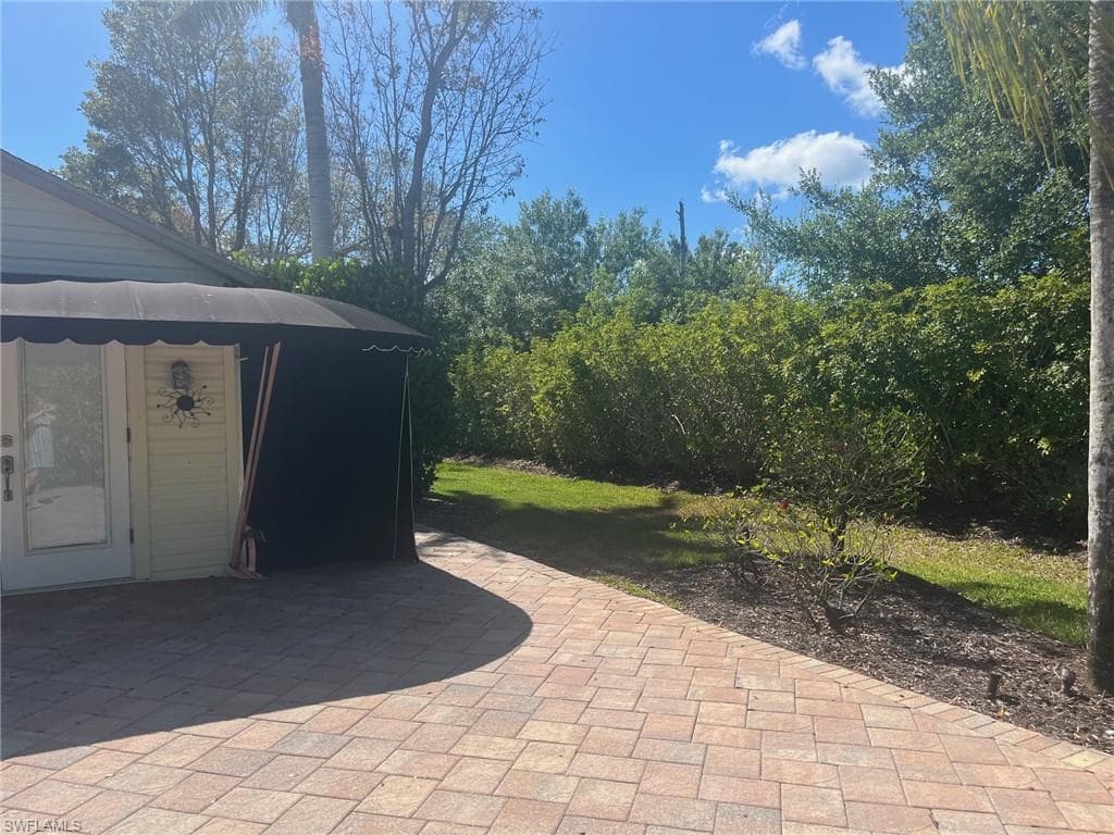 4750 Southern Breeze Dr, Naples, FL 34114-4