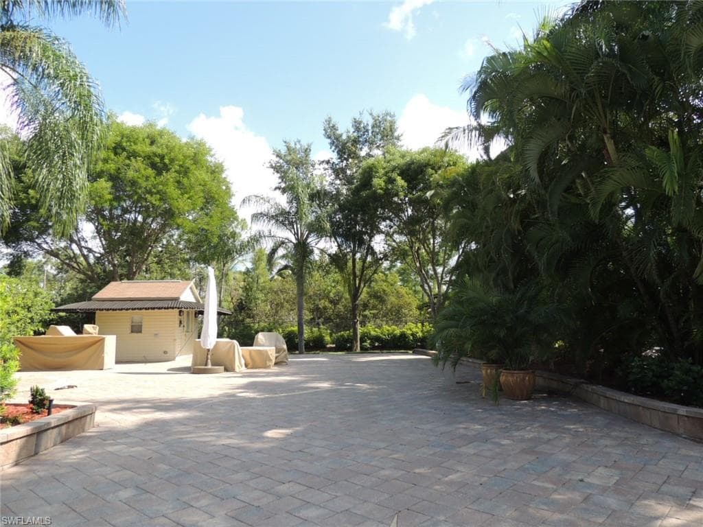 4774 Southern Breeze Dr, Naples, FL 34114-4