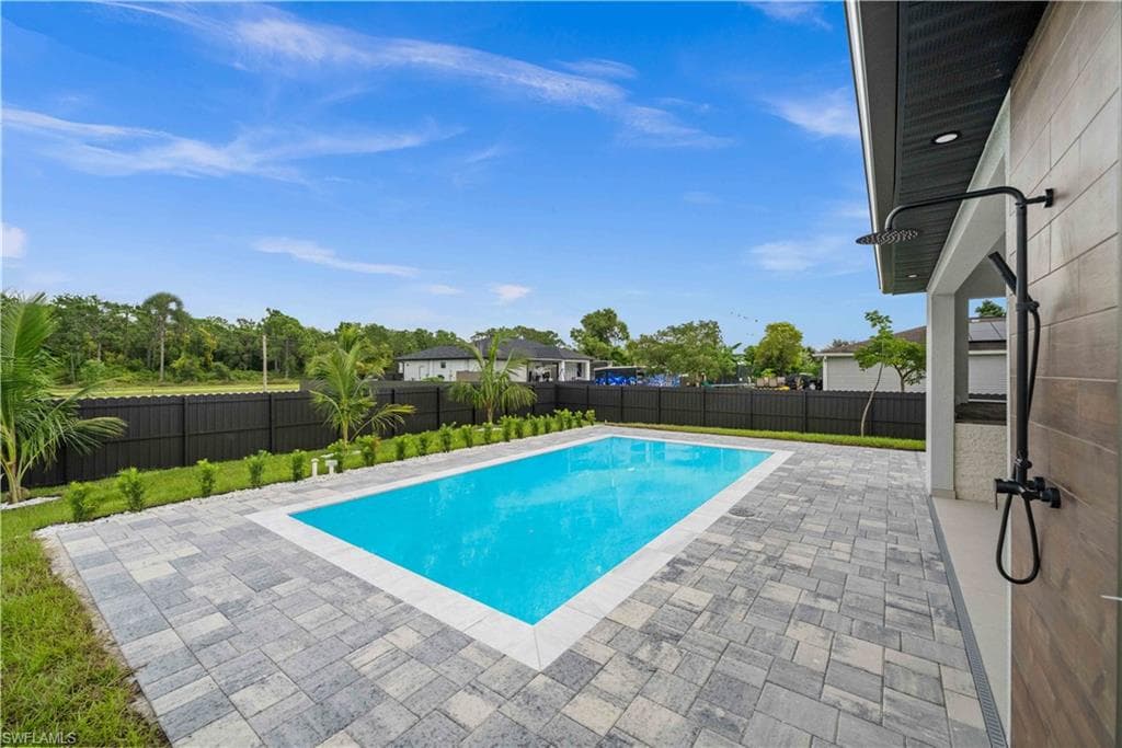 1415 18th Ter, Cape Coral, FL 33993-26