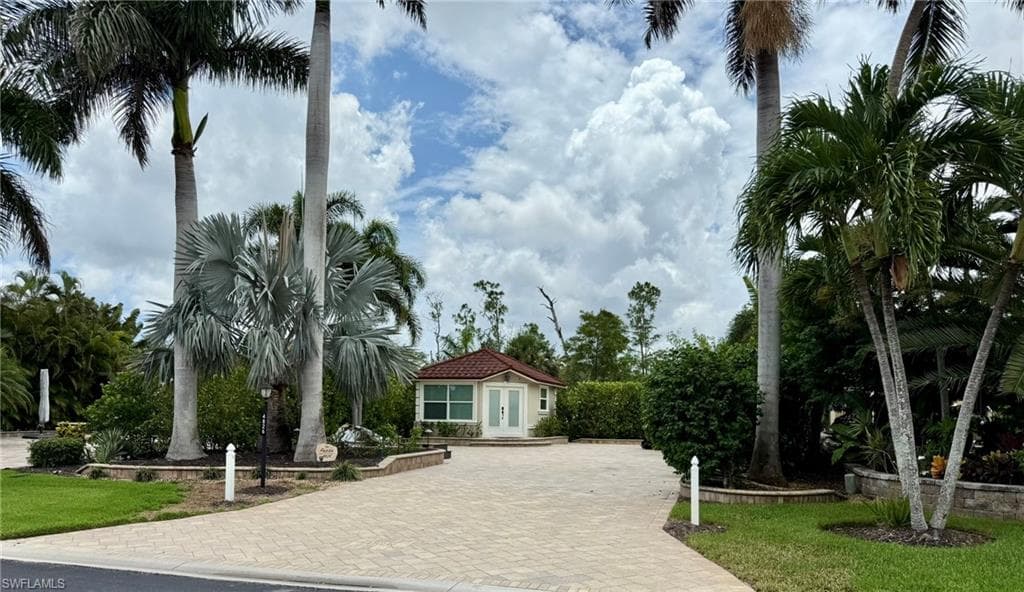 4826 Southern Breeze Dr, Naples, FL 34114-1