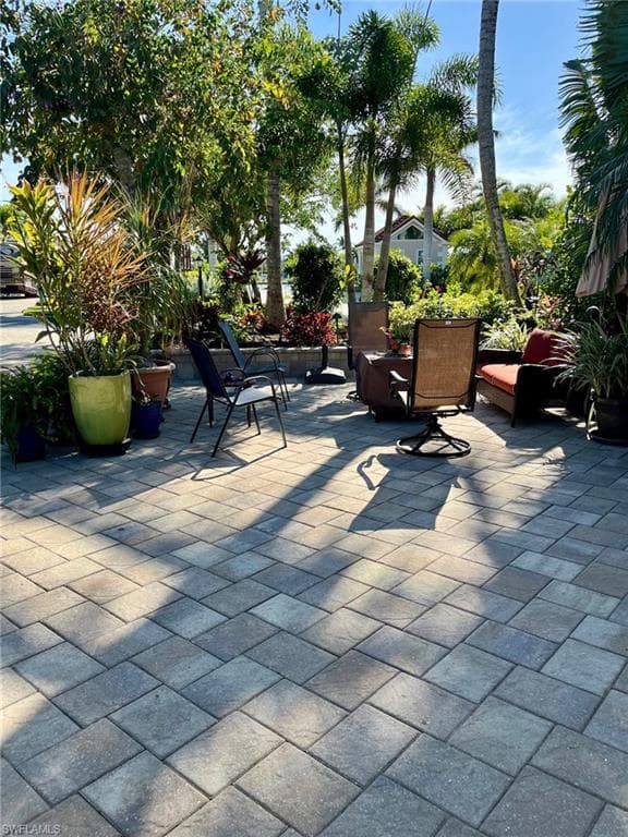 4834 Southern Breeze Dr, Naples, FL 34114-8