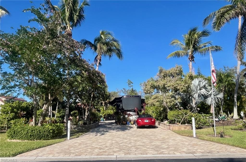 4834 Southern Breeze Dr, Naples, FL 34114-1