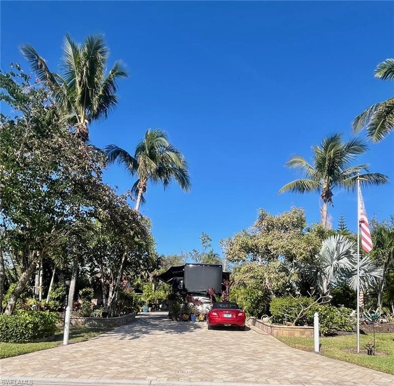 4834 Southern Breeze Dr, Naples, FL 34114-2
