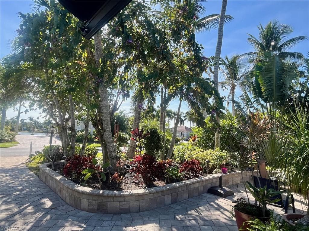 4834 Southern Breeze Dr, Naples, FL 34114-4