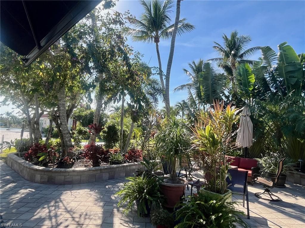4834 Southern Breeze Dr, Naples, FL 34114-5