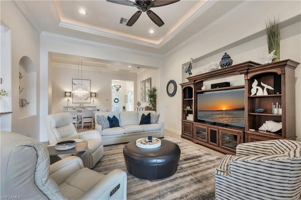 7802 Martino Cir, Naples, FL 34112-8