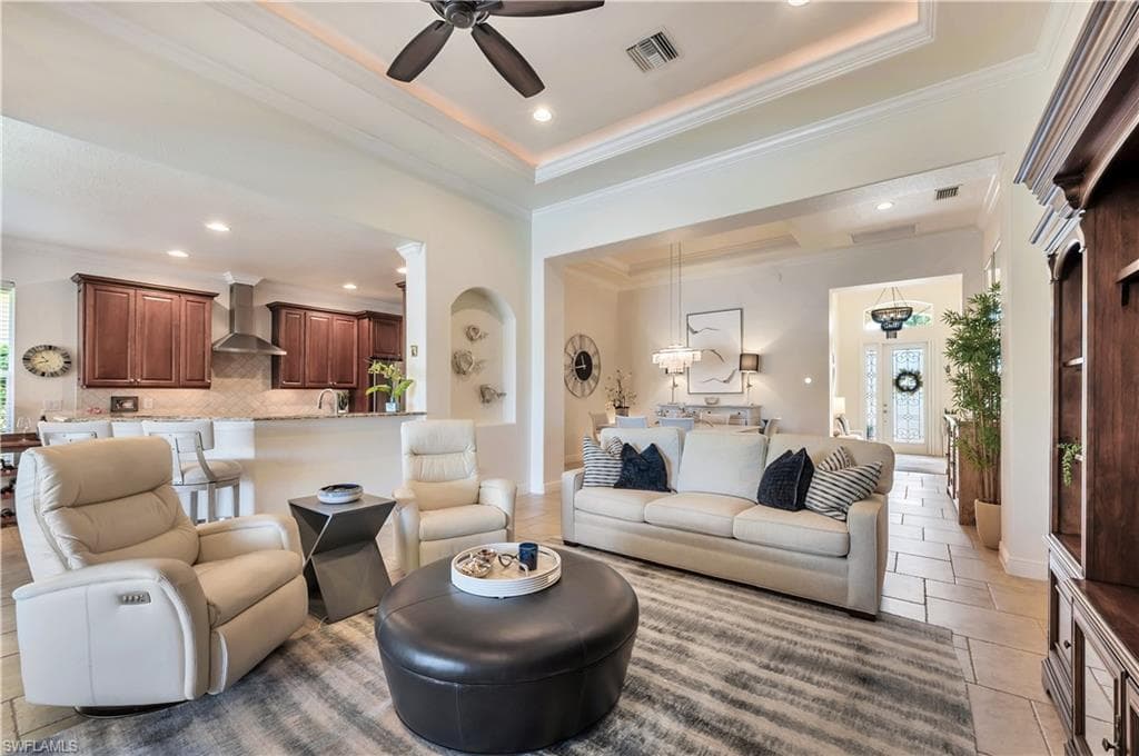 7802 Martino Cir, Naples, FL 34112-9