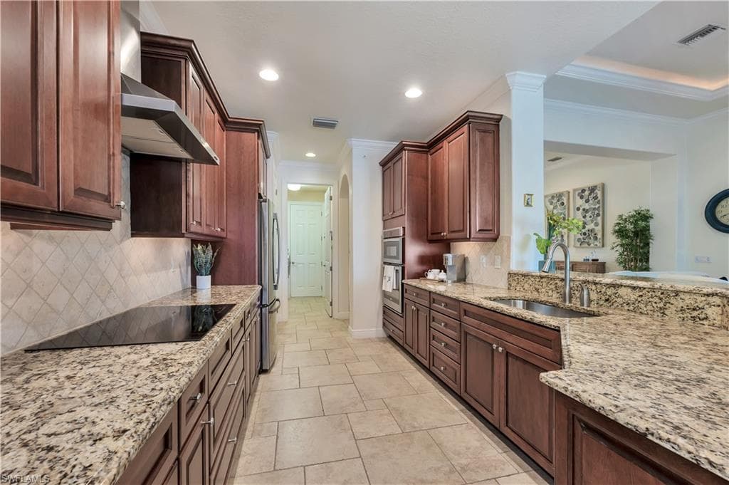 7802 Martino Cir, Naples, FL 34112-14