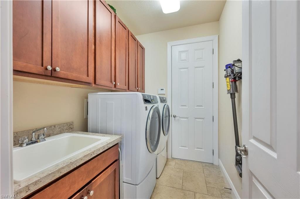 7802 Martino Cir, Naples, FL 34112-26