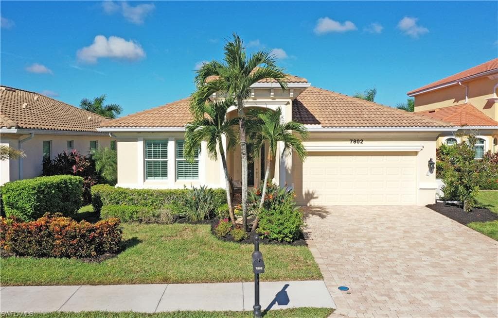 7802 Martino Cir, Naples, FL 34112-1