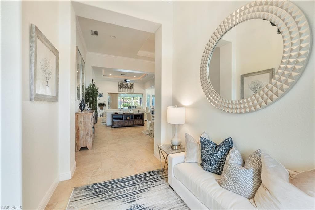 7802 Martino Cir, Naples, FL 34112-3