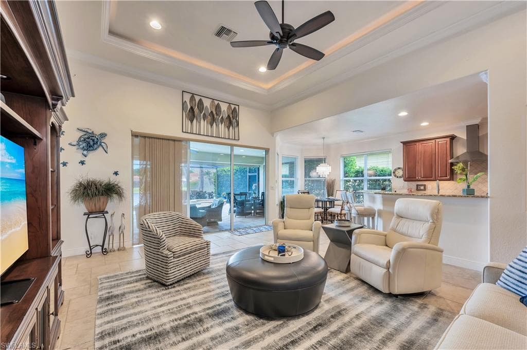 7802 Martino Cir, Naples, FL 34112-5