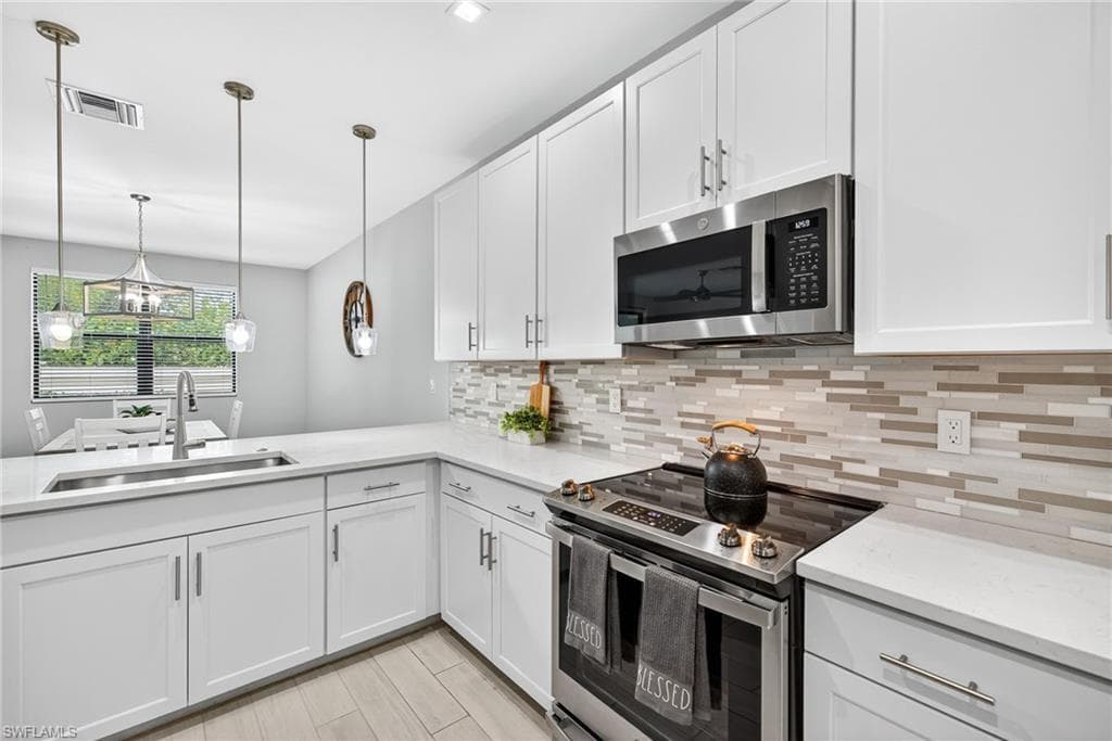 7570 Rockefeller Dr, Naples, FL 34119-12