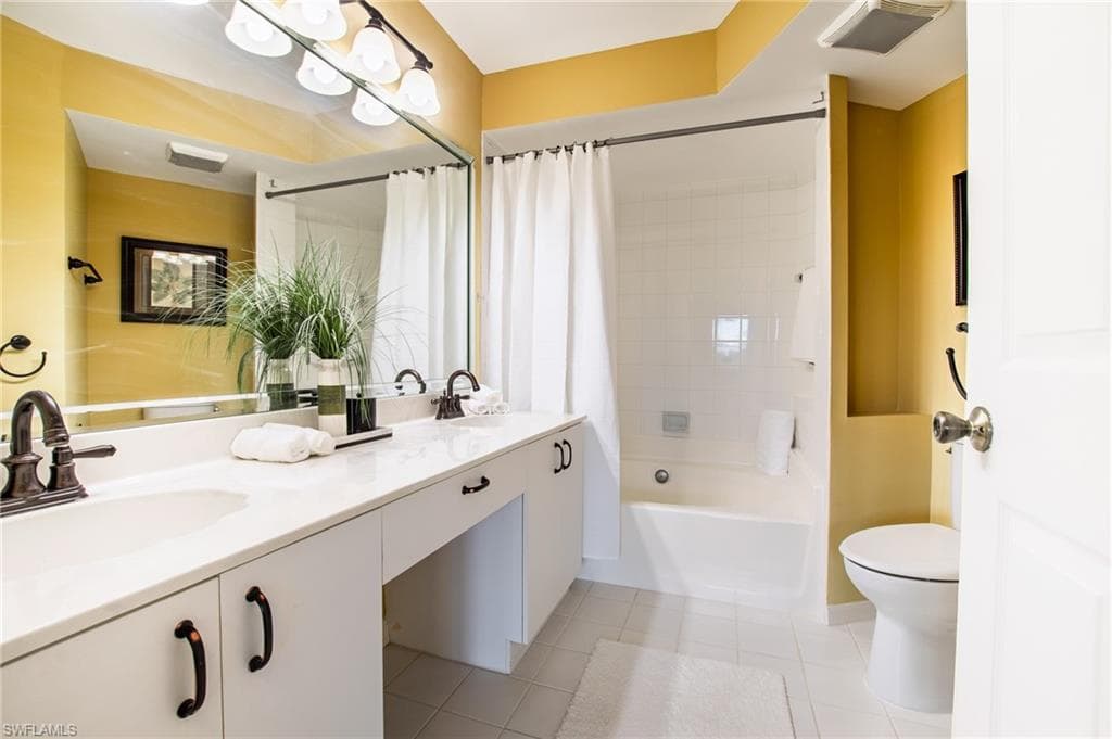 992 Woodshire Ln D301, Naples, FL 34105-16