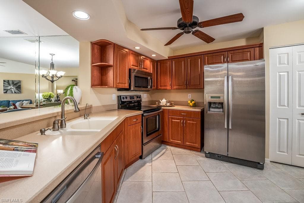 992 Woodshire Ln D301, Naples, FL 34105-6