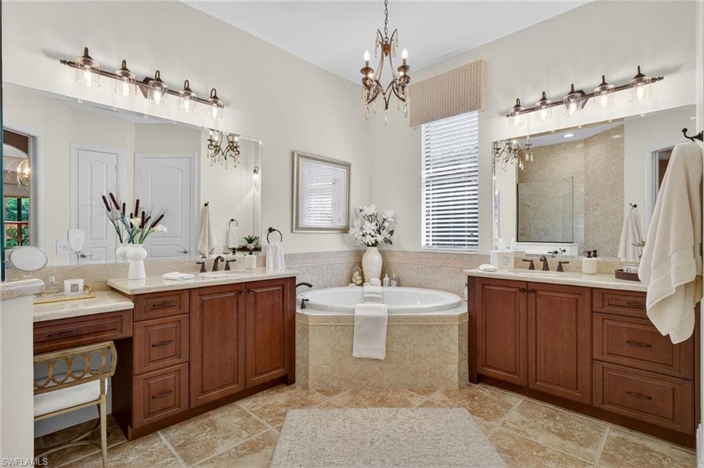 990 Tivoli Ct, Naples, FL 34104-15